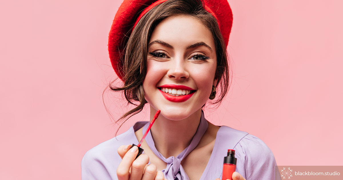 How to Use Lip Liner According to a Permanent Makeup Artist Black