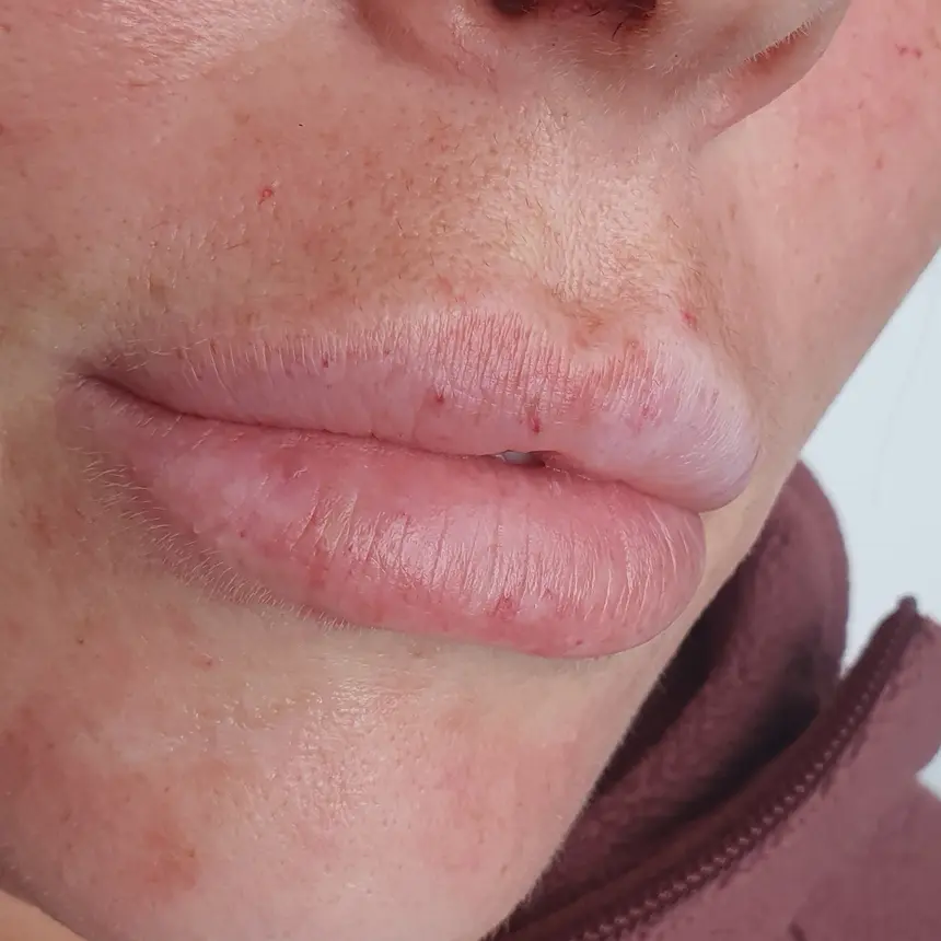 Pale, Uneven Lip Border | Black Bloom Studio