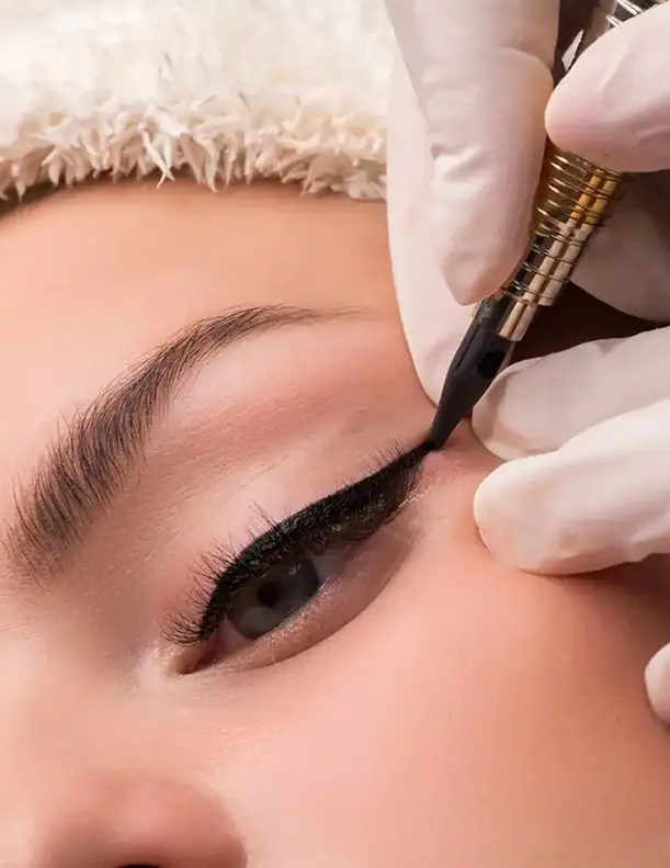 Lash Enhancing Eyeliner Service for Mom